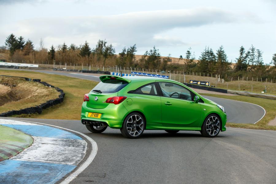  Vauxhall Corsa VXR 2015 года  (фото 18 из 37)